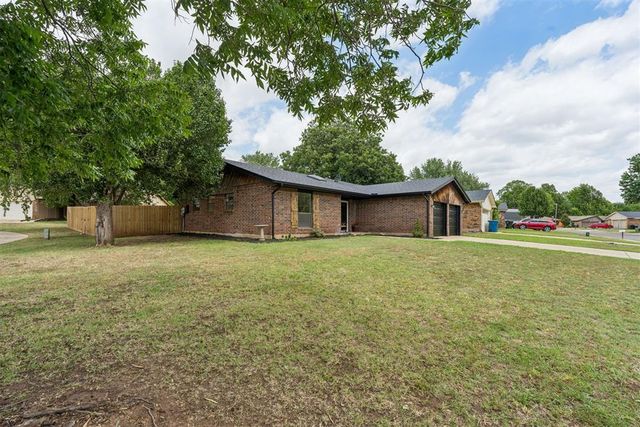 803 Hawthorne Lane, Edmond, OK 73003