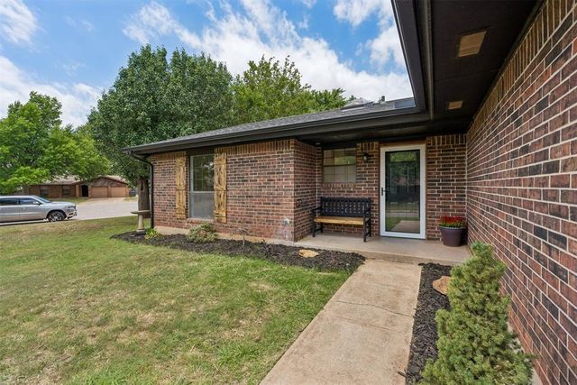 803 Hawthorne Lane, Edmond, OK 73003