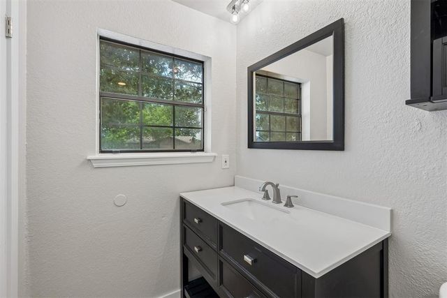 803 Hawthorne Lane, Edmond, OK 73003