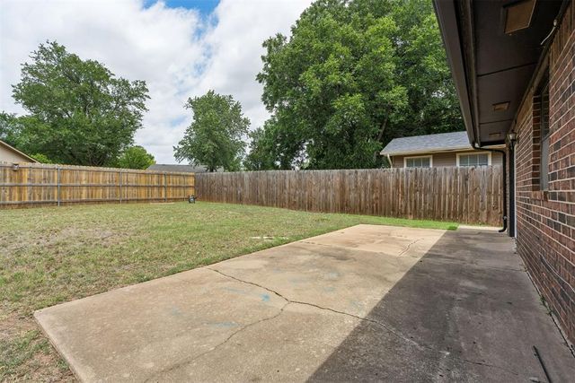 803 Hawthorne Lane, Edmond, OK 73003