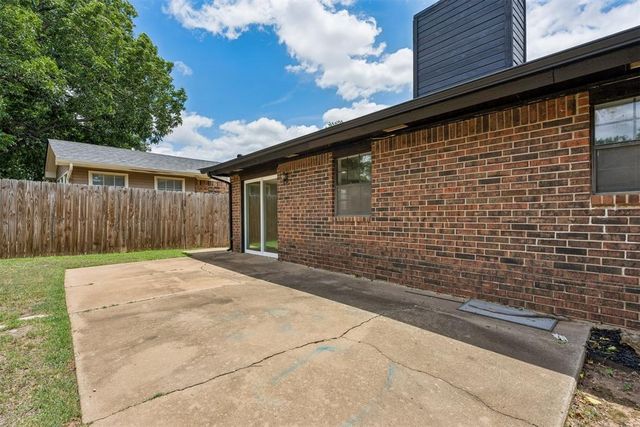 803 Hawthorne Lane, Edmond, OK 73003