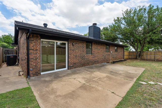 803 Hawthorne Lane, Edmond, OK 73003