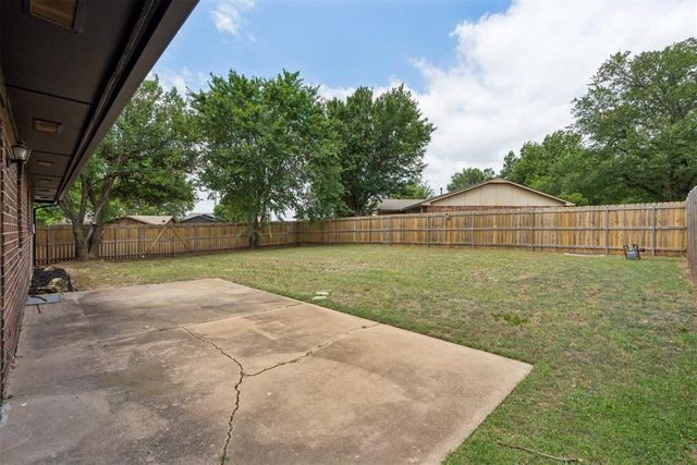 803 Hawthorne Lane, Edmond, OK 73003
