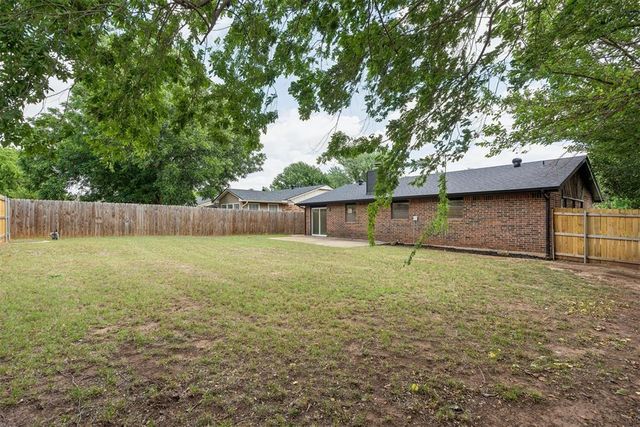 803 Hawthorne Lane, Edmond, OK 73003