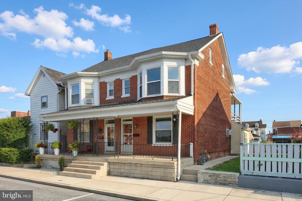 Image 2 of property listing at 1504 STANTON ST, York, PA 17404