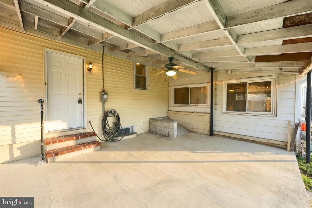 Image 27 of property listing at 1504 STANTON ST, York, PA 17404