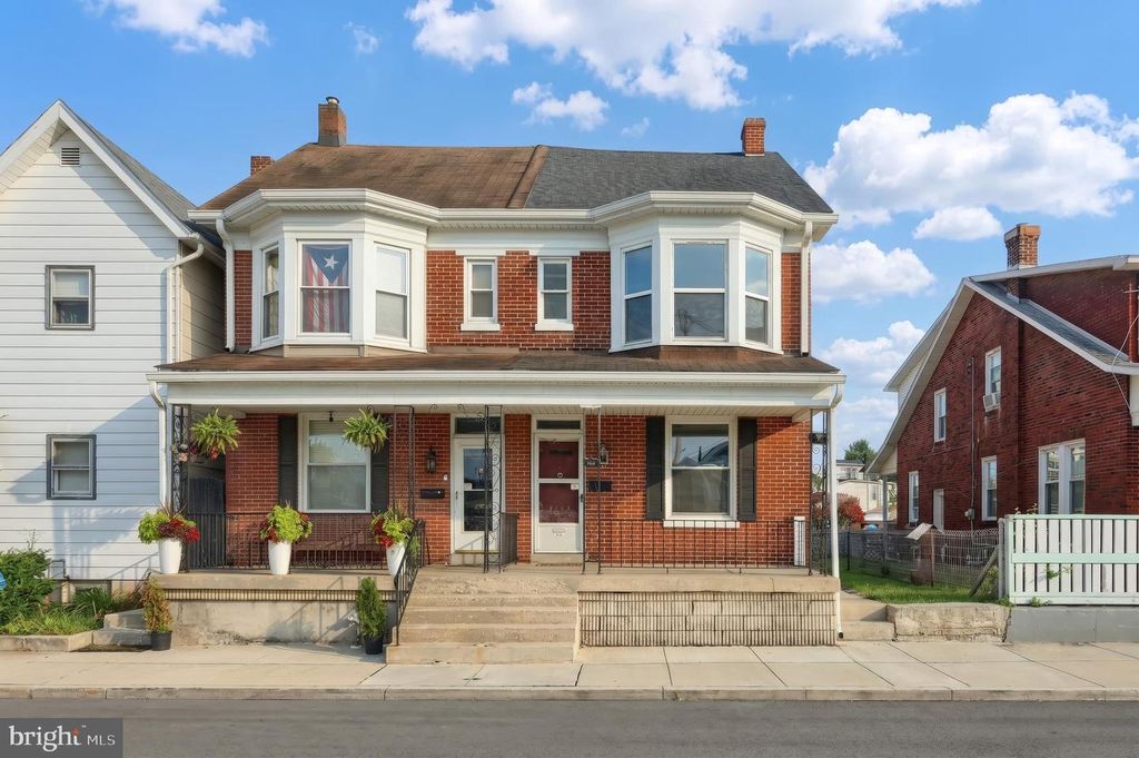 Image 3 of property listing at 1504 STANTON ST, York, PA 17404