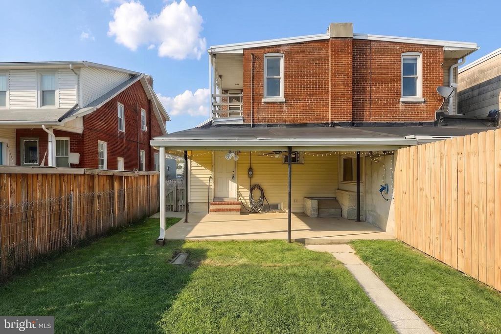 Image 6 of property listing at 1504 STANTON ST, York, PA 17404