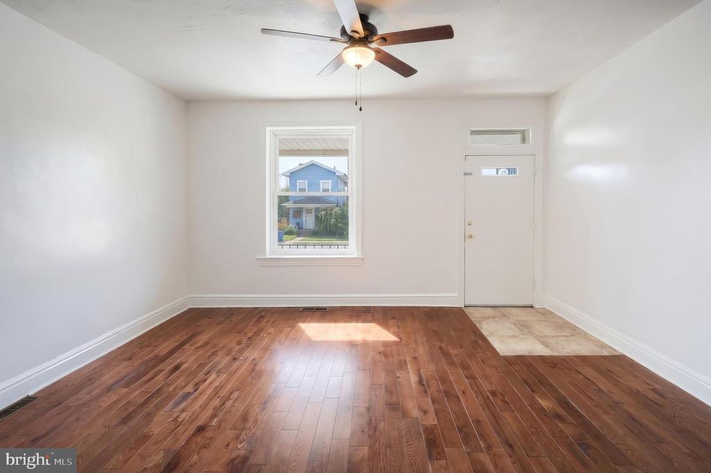 Image 7 of property listing at 1504 STANTON ST, York, PA 17404