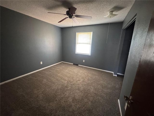 4020 HEDGES Avenue, Kansas City, MO 64133