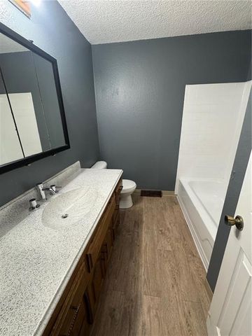 4020 HEDGES Avenue, Kansas City, MO 64133