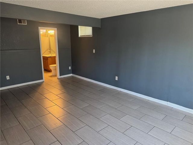 4020 HEDGES Avenue, Kansas City, MO 64133