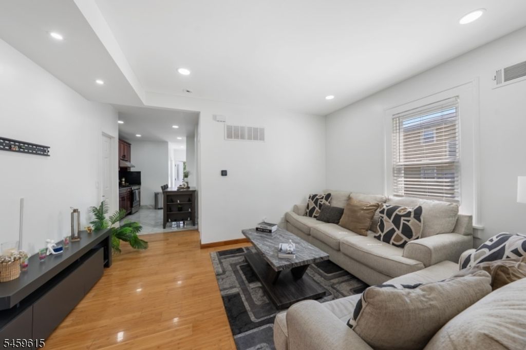 509 Roosevelt St, Roselle Park Boro, NJ 07204 — photo 3