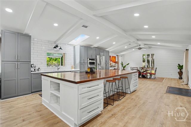 2 Senauki Lane, Savannah, GA 31411
