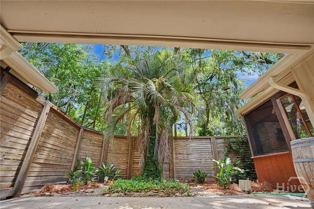 2 Senauki Lane, Savannah, GA 31411