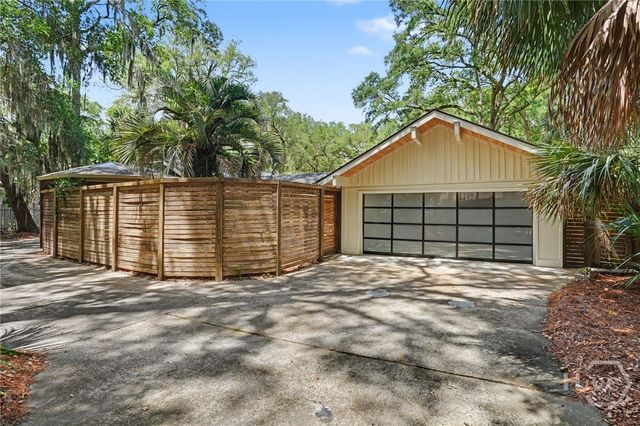 2 Senauki Lane, Savannah, GA 31411
