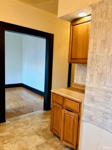 1104 Madison Avenue, Evansville, IN 47714