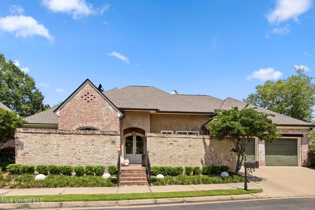 16 Waterford Place, Jackson, MS 39211