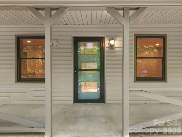 90 Cheestoonaya Way, Brevard, NC 28712