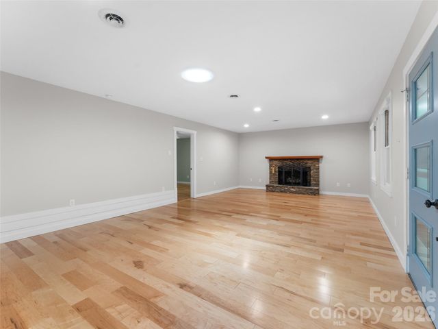 90 Cheestoonaya Way, Brevard, NC 28712