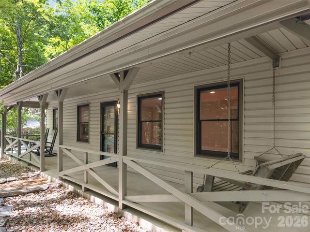90 Cheestoonaya Way, Brevard, NC 28712