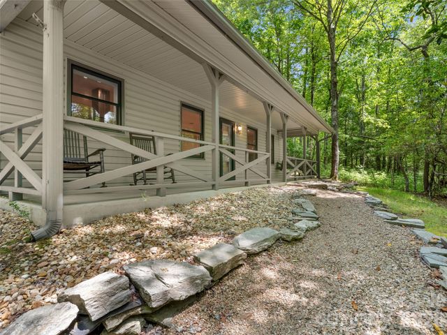 90 Cheestoonaya Way, Brevard, NC 28712