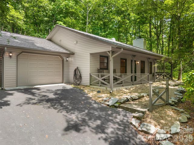 90 Cheestoonaya Way, Brevard, NC 28712