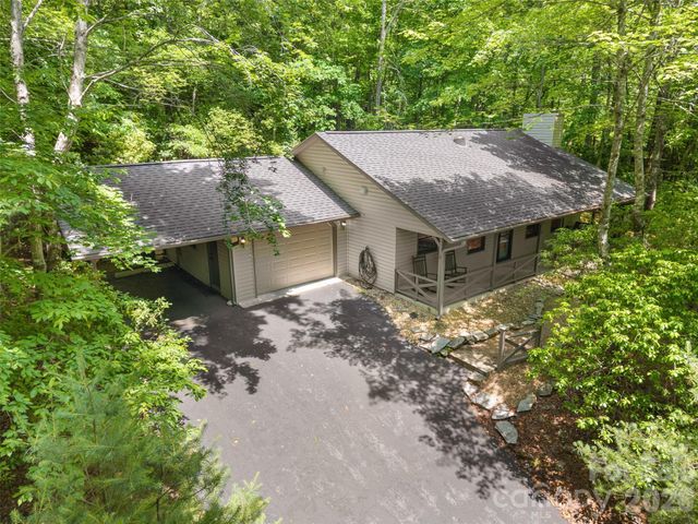 90 Cheestoonaya Way, Brevard, NC 28712