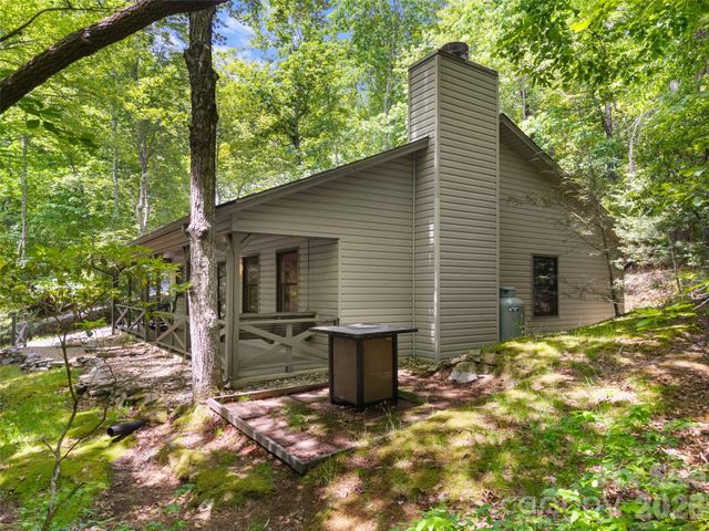 90 Cheestoonaya Way, Brevard, NC 28712