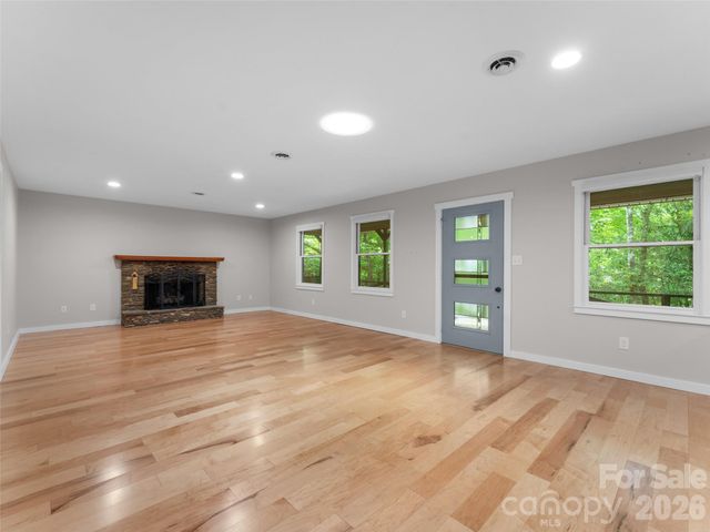 90 Cheestoonaya Way, Brevard, NC 28712