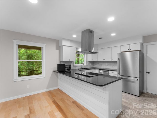 90 Cheestoonaya Way, Brevard, NC 28712