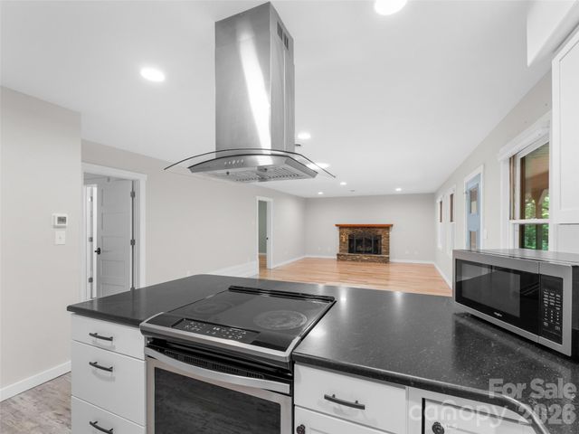 90 Cheestoonaya Way, Brevard, NC 28712