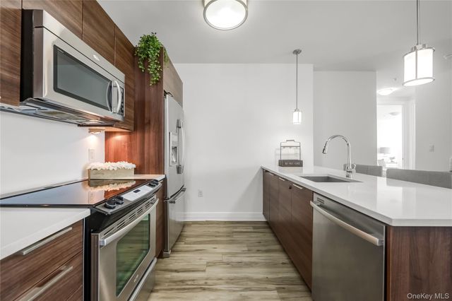 701 Ridge Hill Boulevard 9C, Yonkers, NY 10710