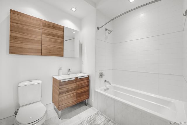 701 Ridge Hill Boulevard 9C, Yonkers, NY 10710