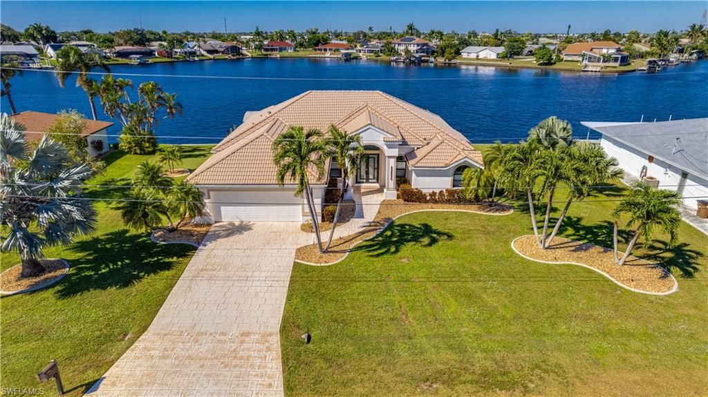 313 SE 33rd TER, Cape Coral, FL 33904