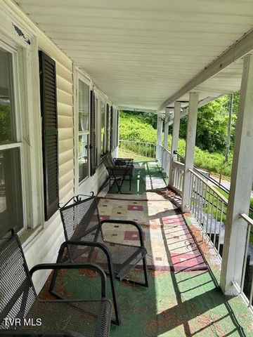 1144 Fairview Road, Duffield, VA 24244