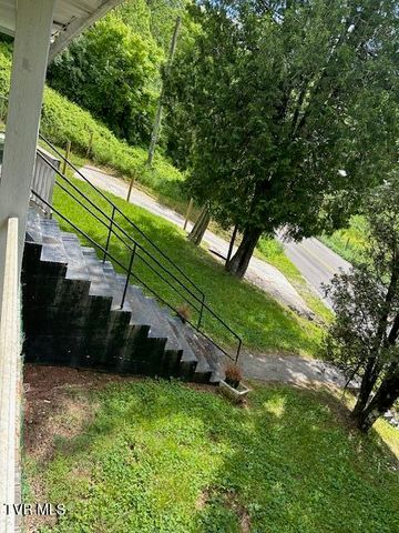 1144 Fairview Road, Duffield, VA 24244