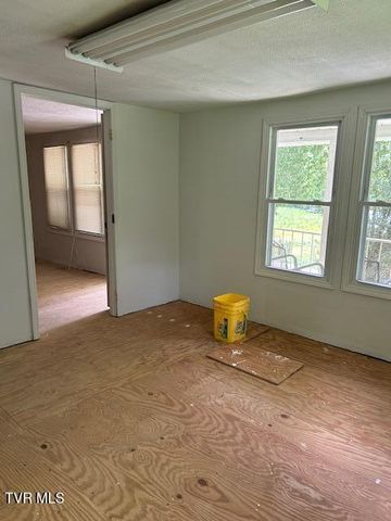 1144 Fairview Road, Duffield, VA 24244