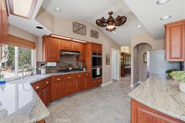 17320 High Country Circle, Lake Mathews, CA 92570