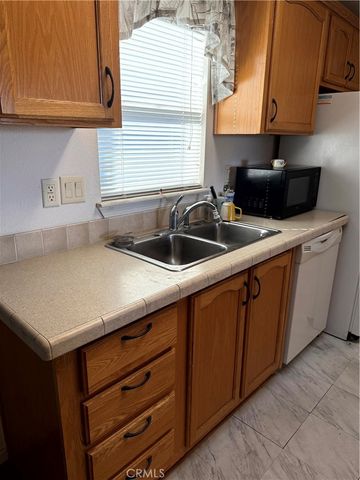 1660 Whittier Avenue 17, Costa Mesa, CA 92627