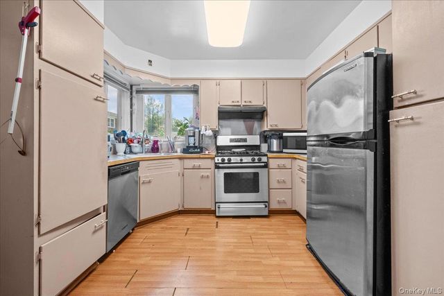 76 Stevens Avenue, Yonkers, NY 10704
