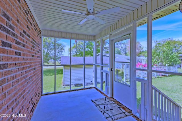 312 W Quinn Street, Beulaville, NC 28518