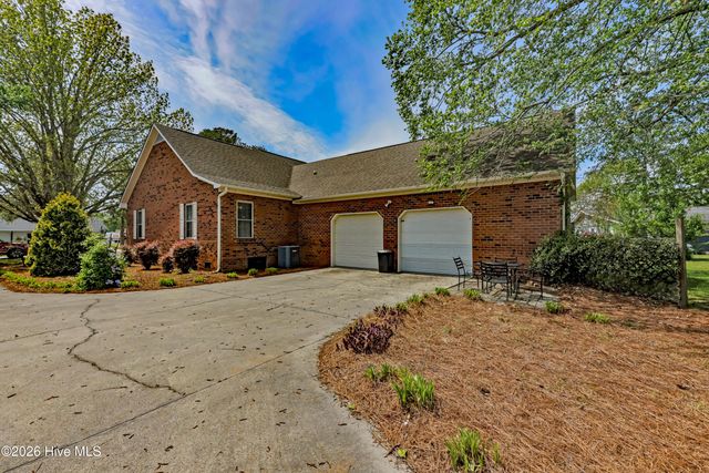 312 W Quinn Street, Beulaville, NC 28518