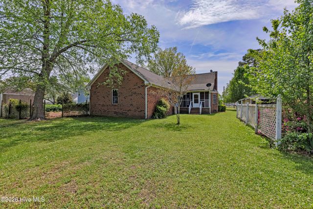 312 W Quinn Street, Beulaville, NC 28518