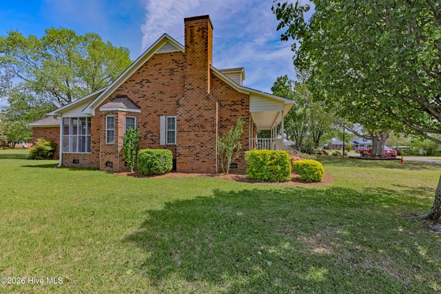 312 W Quinn Street, Beulaville, NC 28518