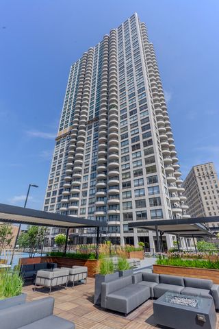 2020 N Lincoln Park West 17L, Chicago, IL 60614