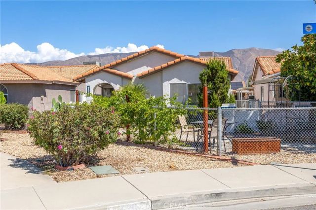 1083 Sombra Way, San Jacinto, CA 92582