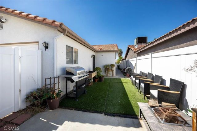 1083 Sombra Way, San Jacinto, CA 92582