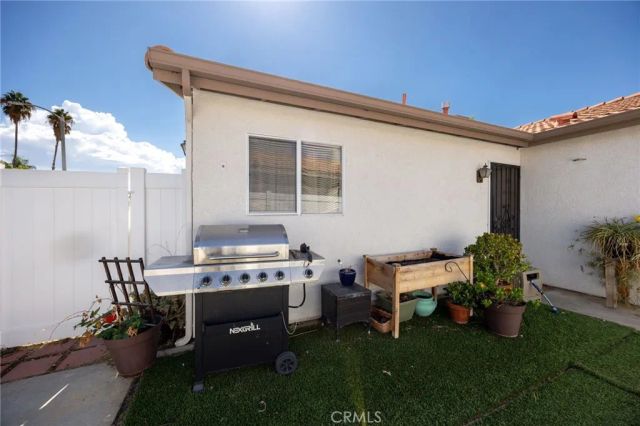 1083 Sombra Way, San Jacinto, CA 92582