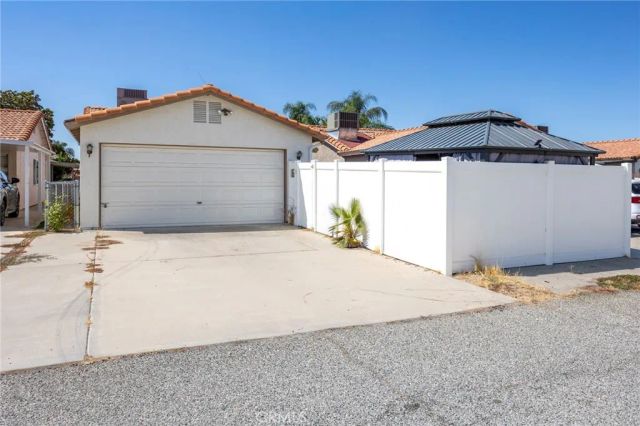 1083 Sombra Way, San Jacinto, CA 92582